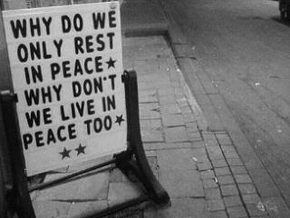'Repose en paix’ ou Pourris en paix ? Et s'il valait mieux vivre en Paix ?
